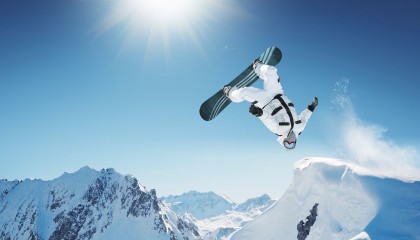 -美国骑手麦克莱恩·沃德在巴黎奥运会上获得障碍赛银牌，成为历史上获得最多奥运奖牌的美国马术运动员。