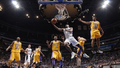 开云体育APP-“泥浆狂潮：越野赛段的生死较量”，泥浆大赛视频