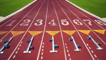 开云体育APP-美国骑手马库斯·奥尔洛布在巴黎奥运会上与“Jane”马匹共同参赛，尽管因马匹受伤被迫退出，但展现了坚强意志。