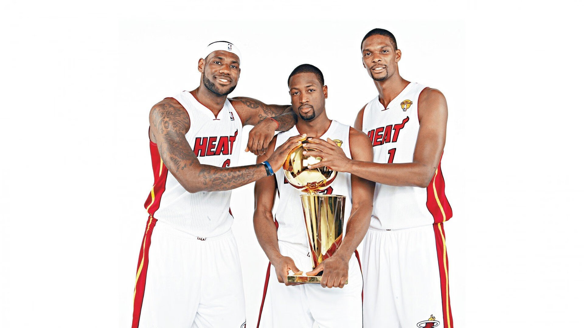 “传球绝技曝光：职业球员传球背后的秘密技巧”，传球技术