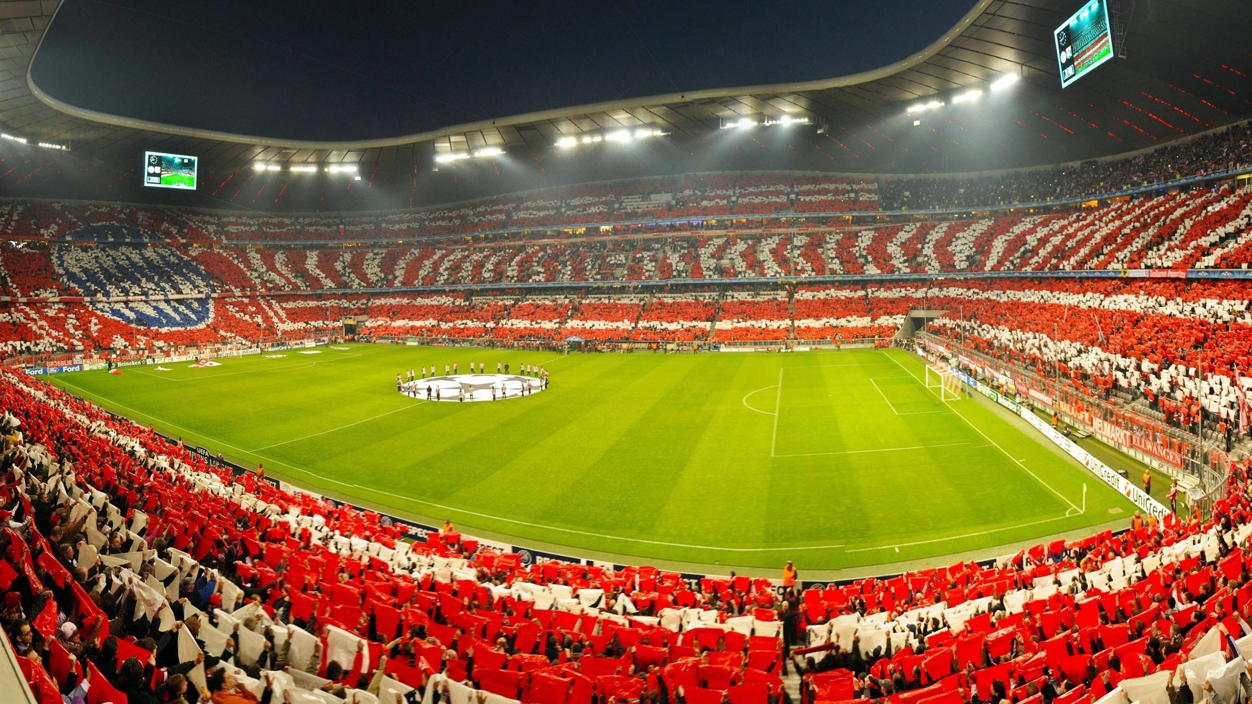 曼联在欧冠中开启逆转大戏，曼联拄拐队拿下欧联杯冠军